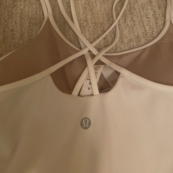 Bundle of 2 Lululemon tanks - Picture 8 of 11